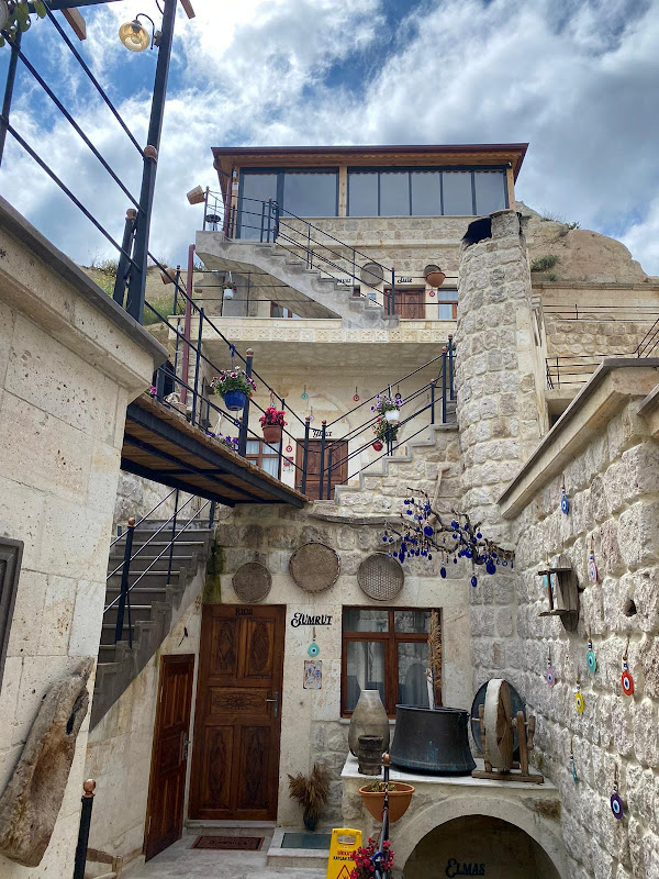 Bayar Cave Suites