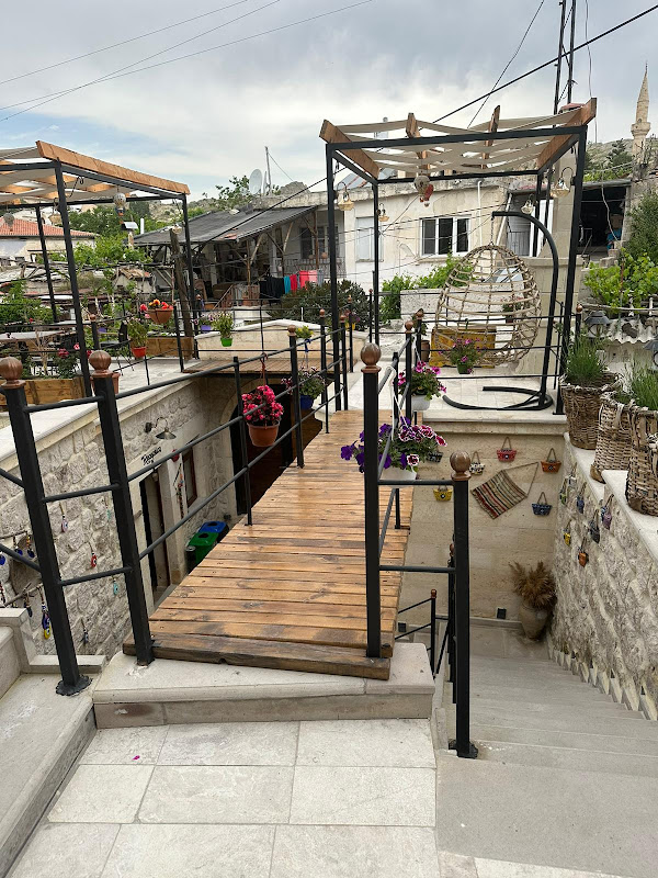 Bayar Cave Suites