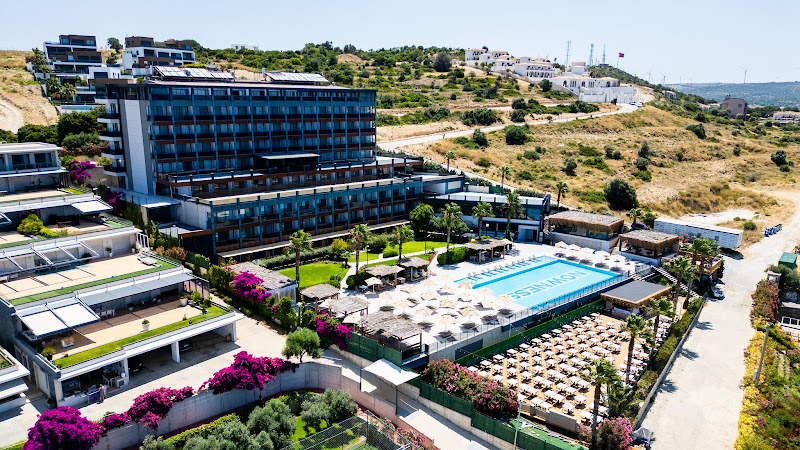 The Nowness Luxury Hotel & Spa +16