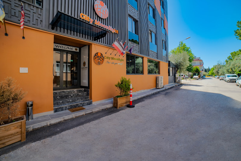 City Moonlight Hotel