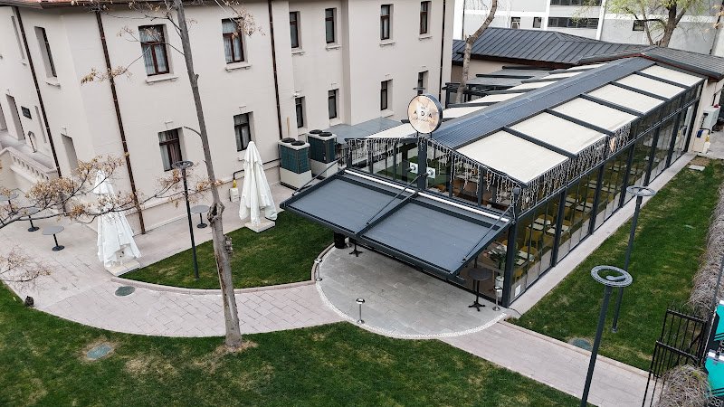 VE HOTELS ADAKALE