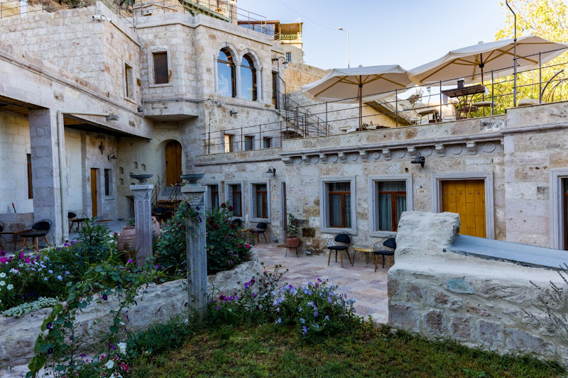 Sarnich Cave Suites