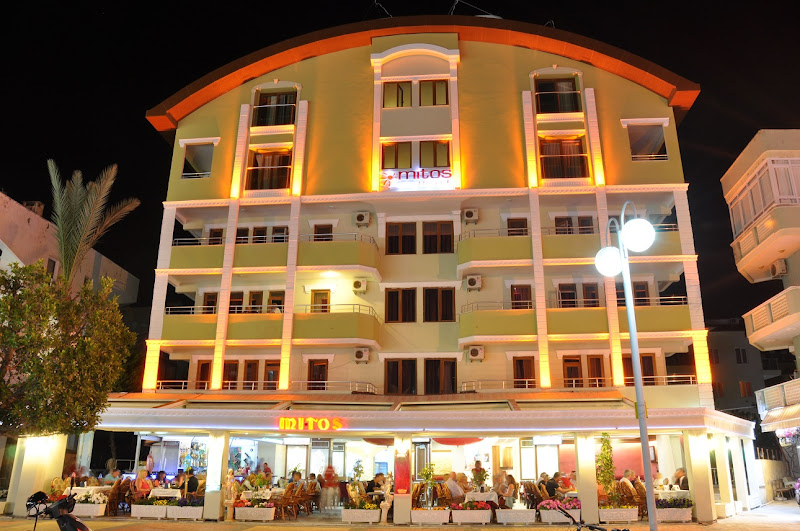 Mitos App. & Hotel