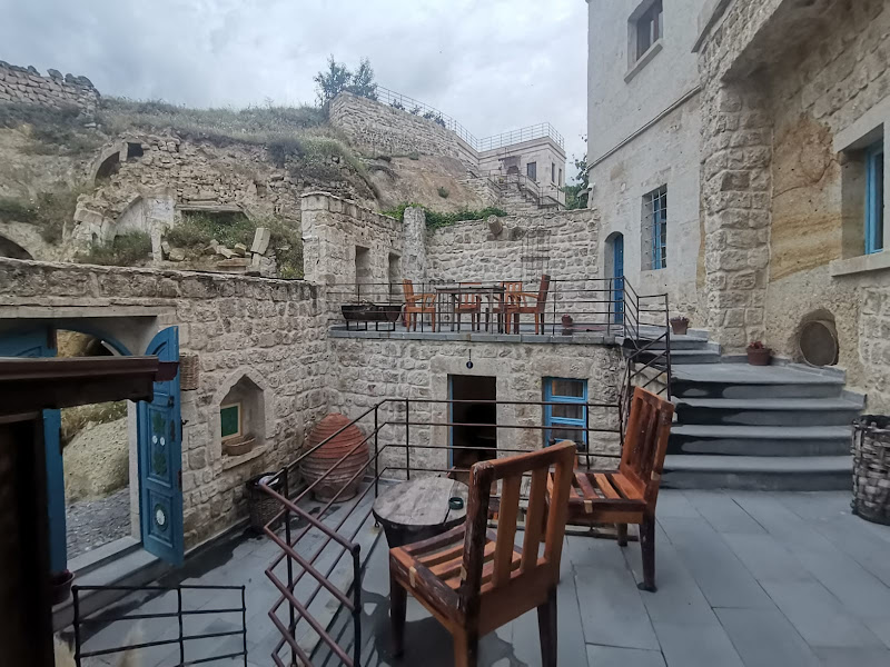 Fragman Hotel