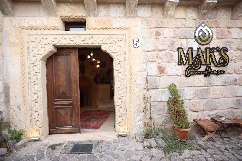 Mak's Cave House