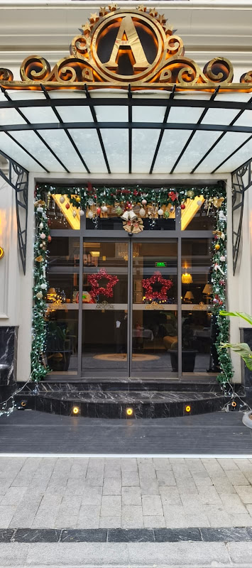 Archstone Hotel