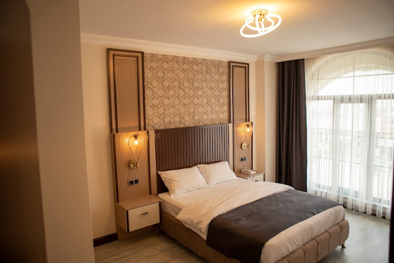 HOTEL EDEN'S