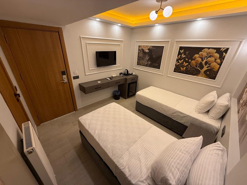 City Hotel
