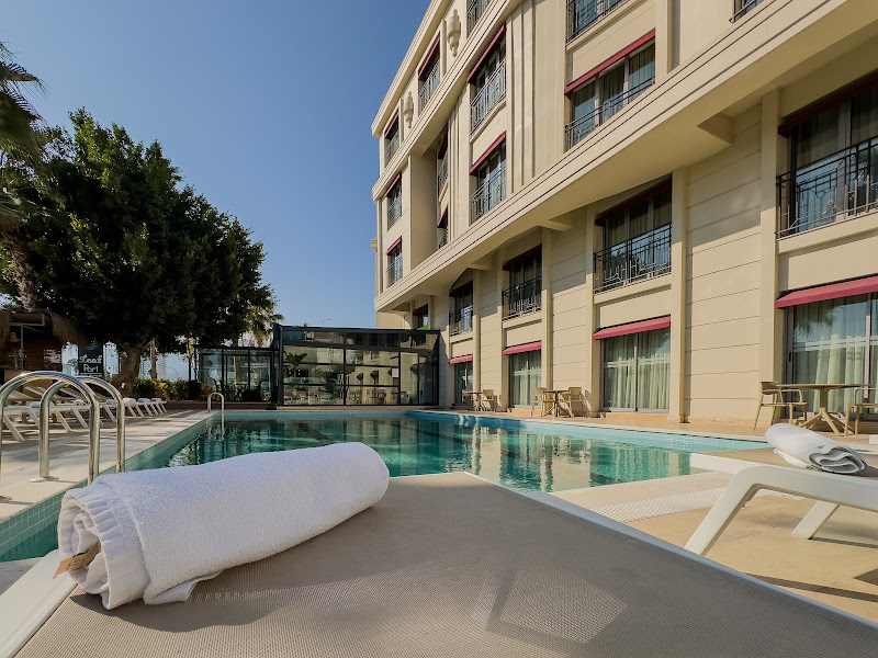 LEAF PORT HOTEL