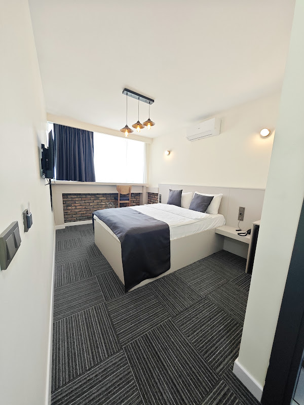 Dewy Hotel