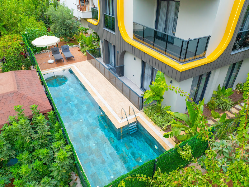 Zeluxe Suite Hotel