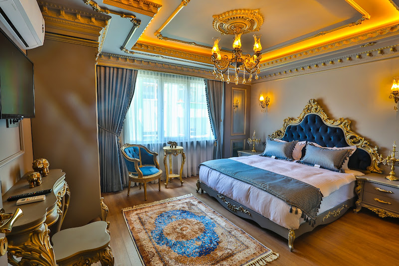 Real King Suit Hotel