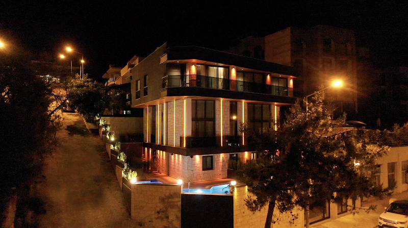 AYAYORGI SUITES