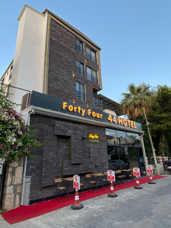 44 hotel