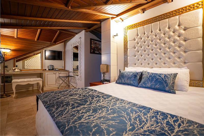 CASTLE OLD TOWN HOTEL