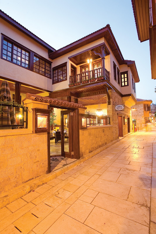 Three Gates Hotel