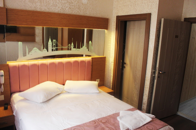 HOTEL MEGARON
